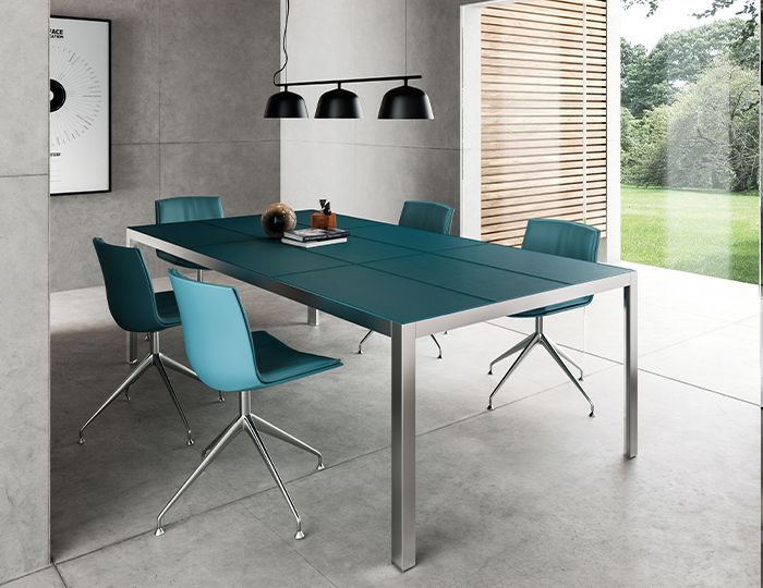HYPE MEETING TABLE